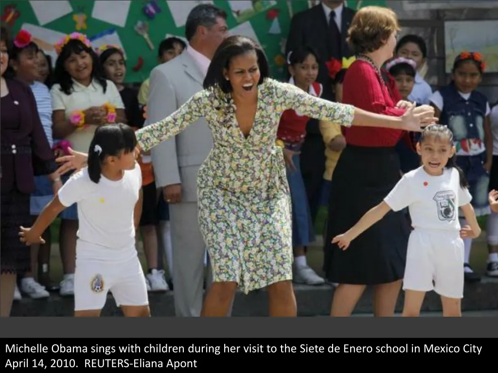michelle obama sings with children during