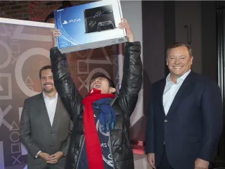 Sony PS4 - slide 1