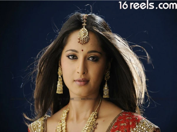 Anushka - Hot South Indian Actress