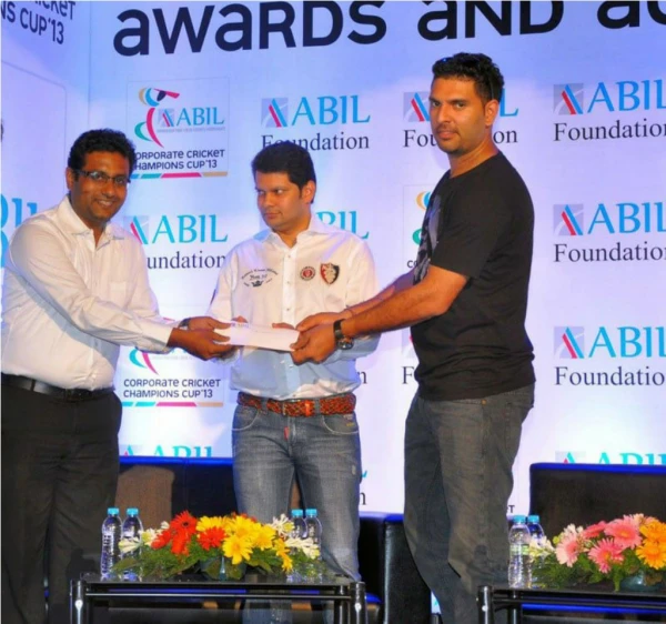 Amit Bhosale of ABIL Group with Cricketer Yuraj Singh