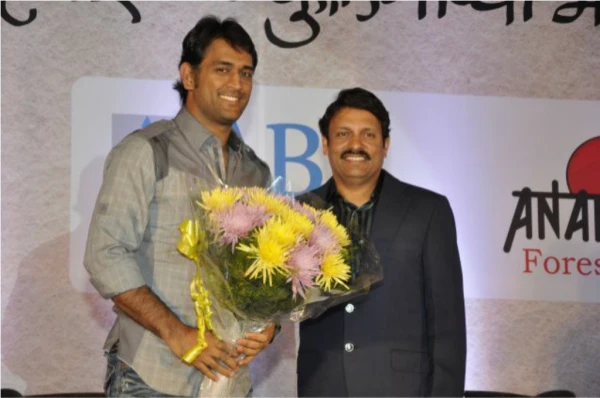 Mr. Avinash Bhosale of ABIL Group With Indian Cricket Team Captain MS Dhoni