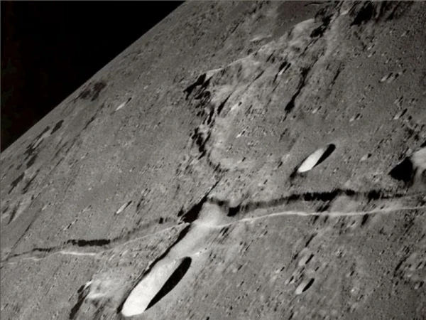 This picture shows the location of the “Rocky Belt” which shows the moon was once split.